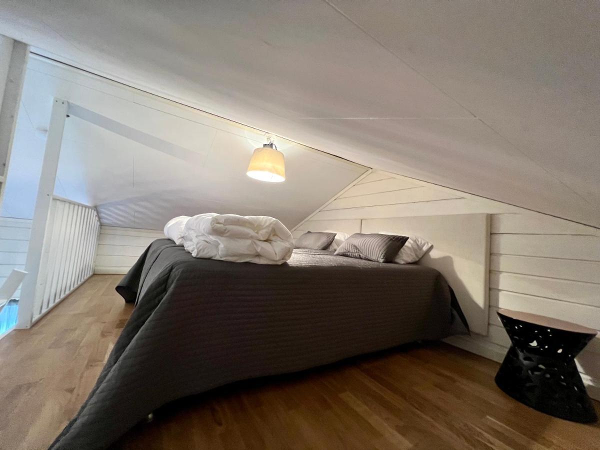 Hills Lodge *